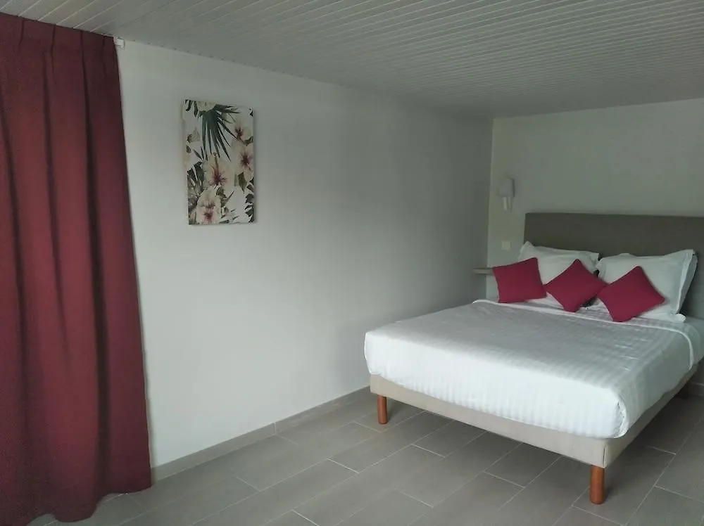 Hotel Hôtel Frégate Bleue Le François